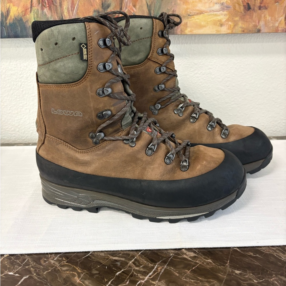 Lowa hunter leather boots insulated Mens tag removed see pictures for details